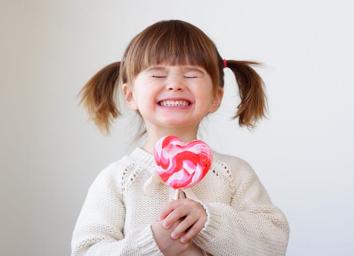 girl gets lollipop prize