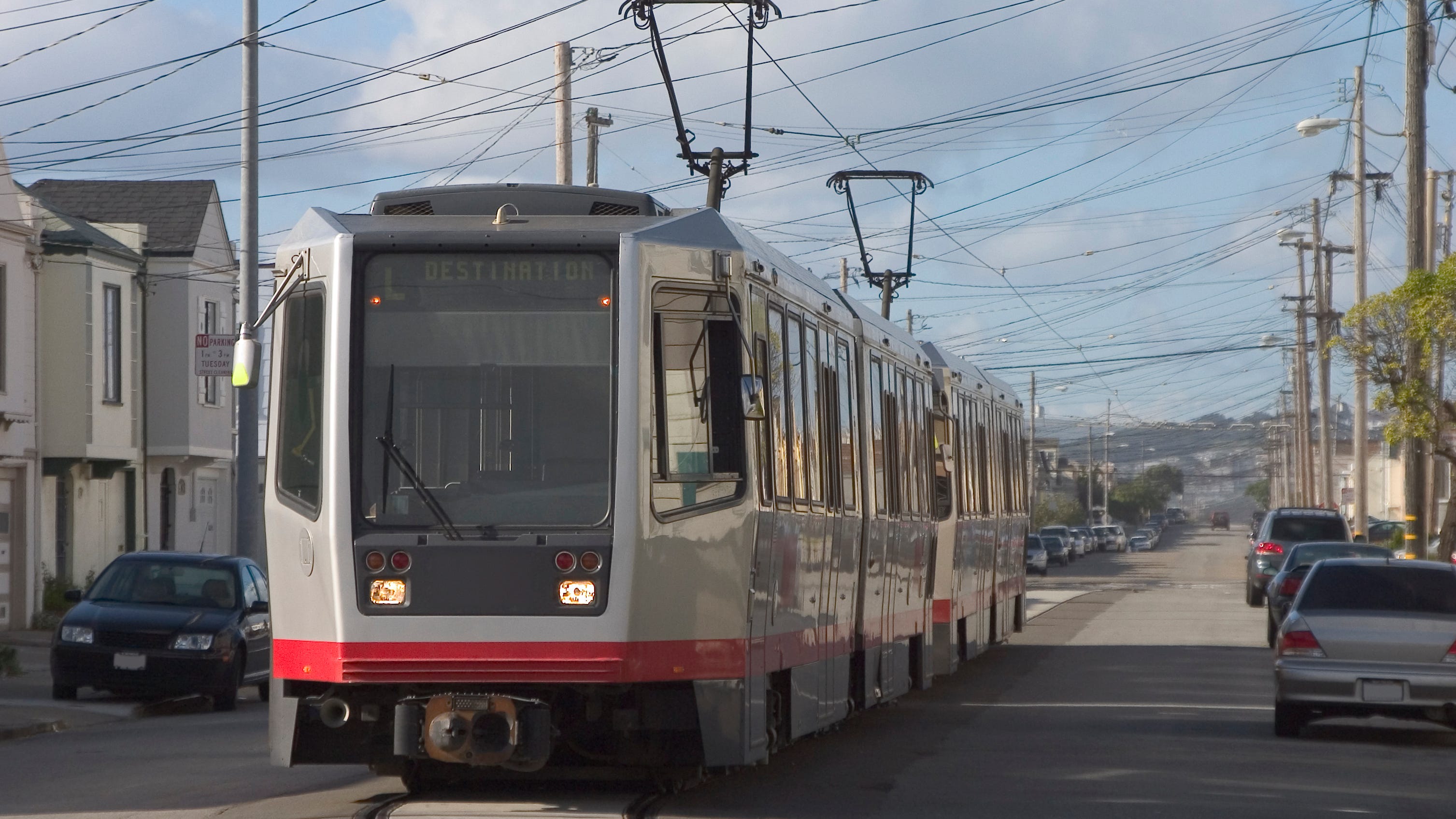 7 injured in San Francisco Muni streetcar crash