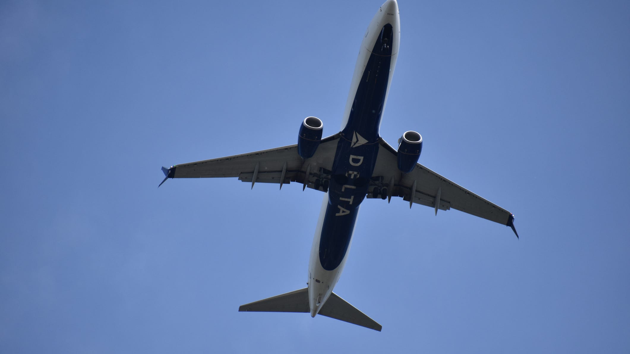Delta pilot arrested after allegedly showing up drunk for transatlantic flight
