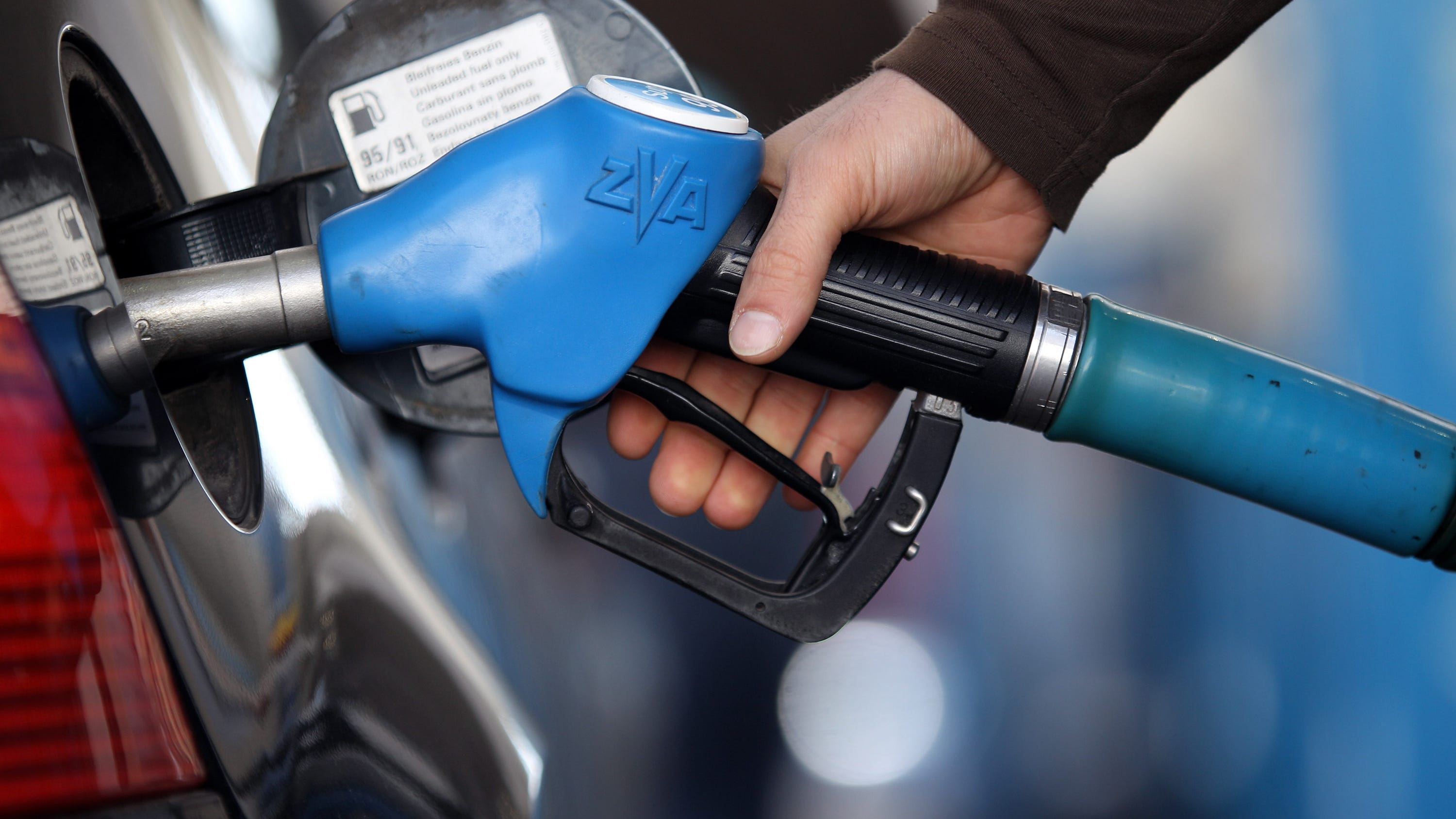 Gas prices expected to take roller coaster ride in coming weeks