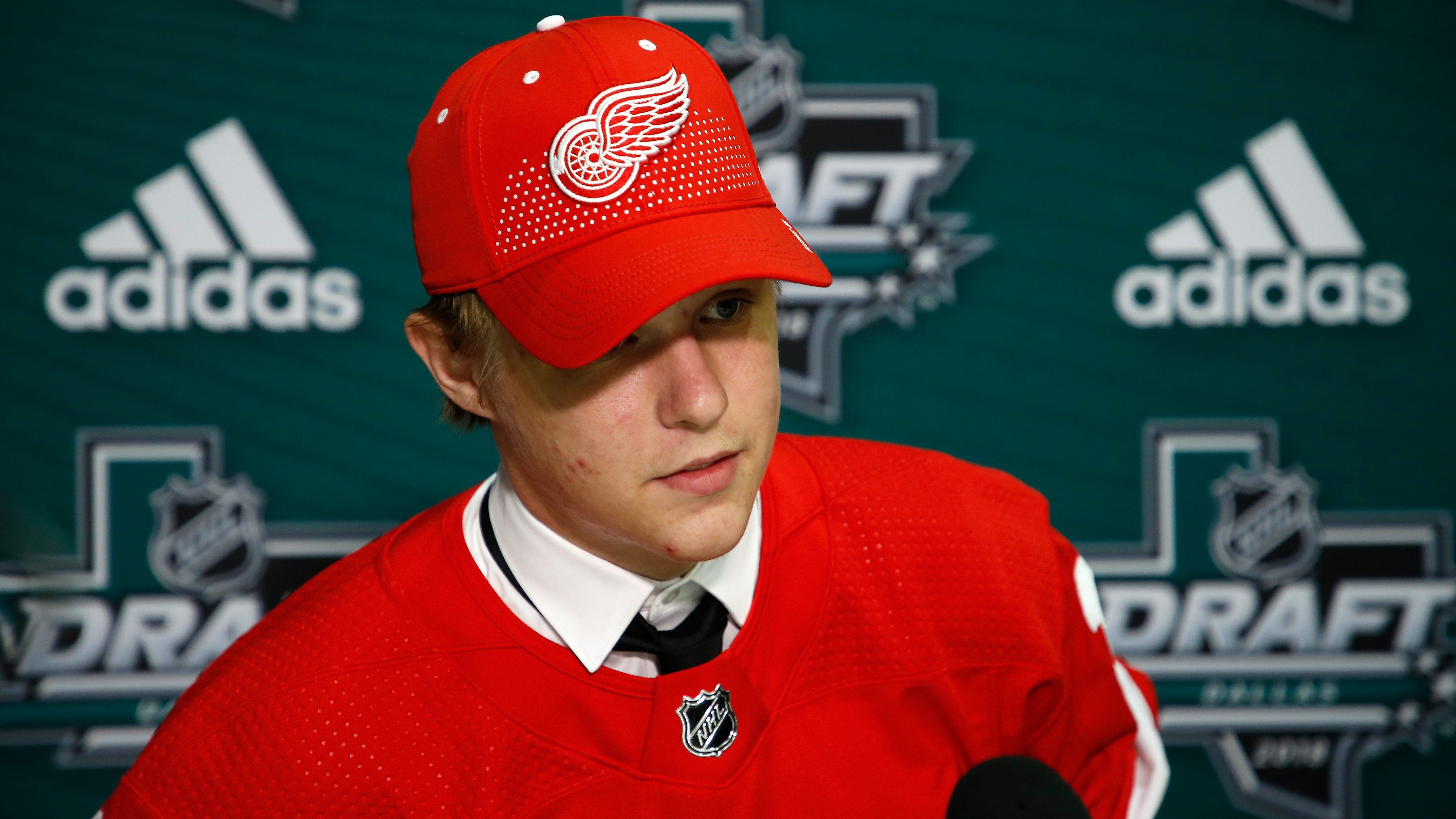 Yzerman's 'big ask' for Lucas Raymond and Jonatan Berggren