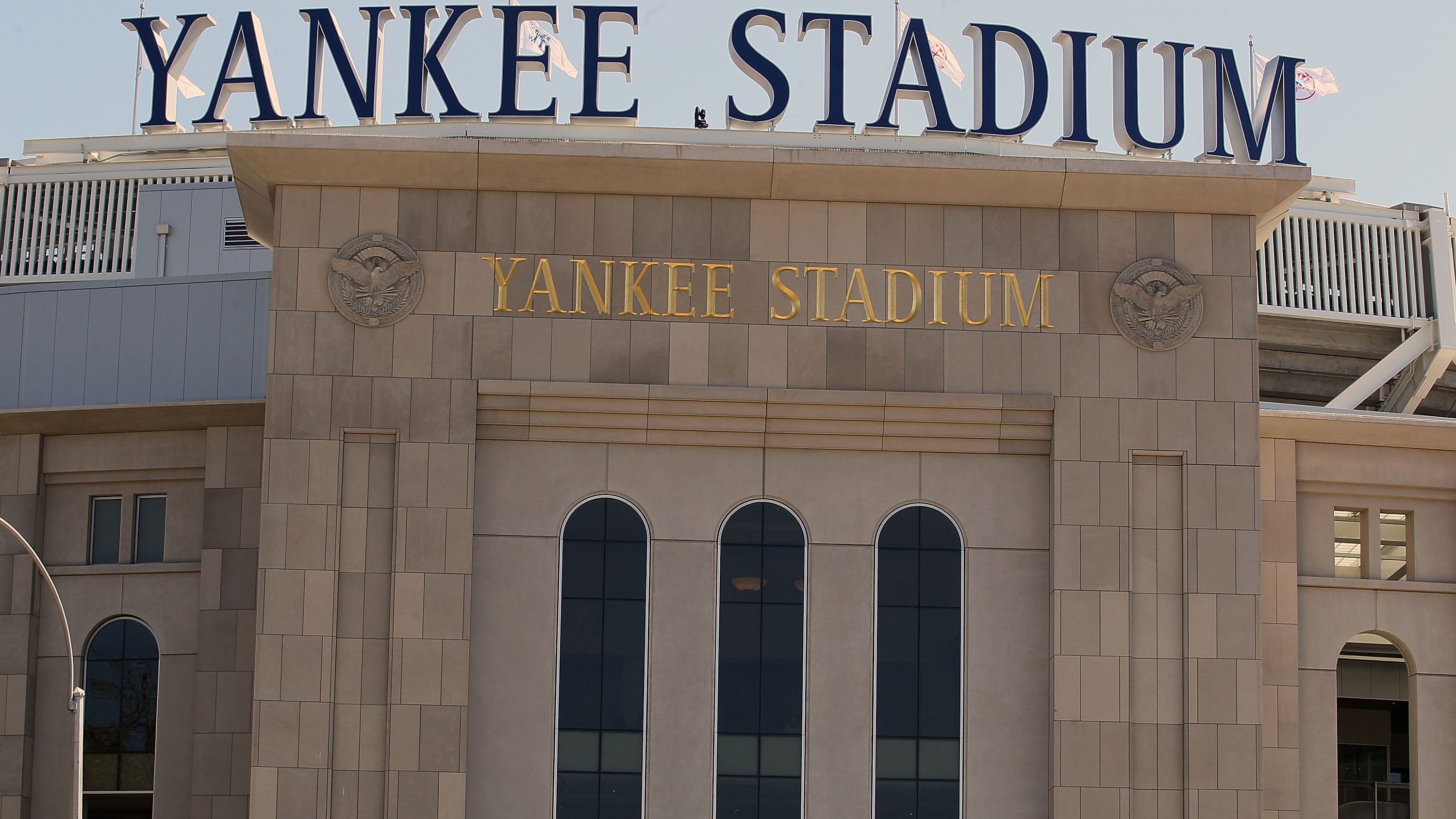 Bala perdida hiere a un hombre en el estadio de los Yankees