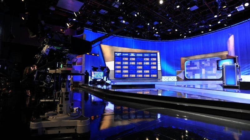 Current ‘Jeopardy!’ champion Amy Schneider reveals she was robbed over the weekend