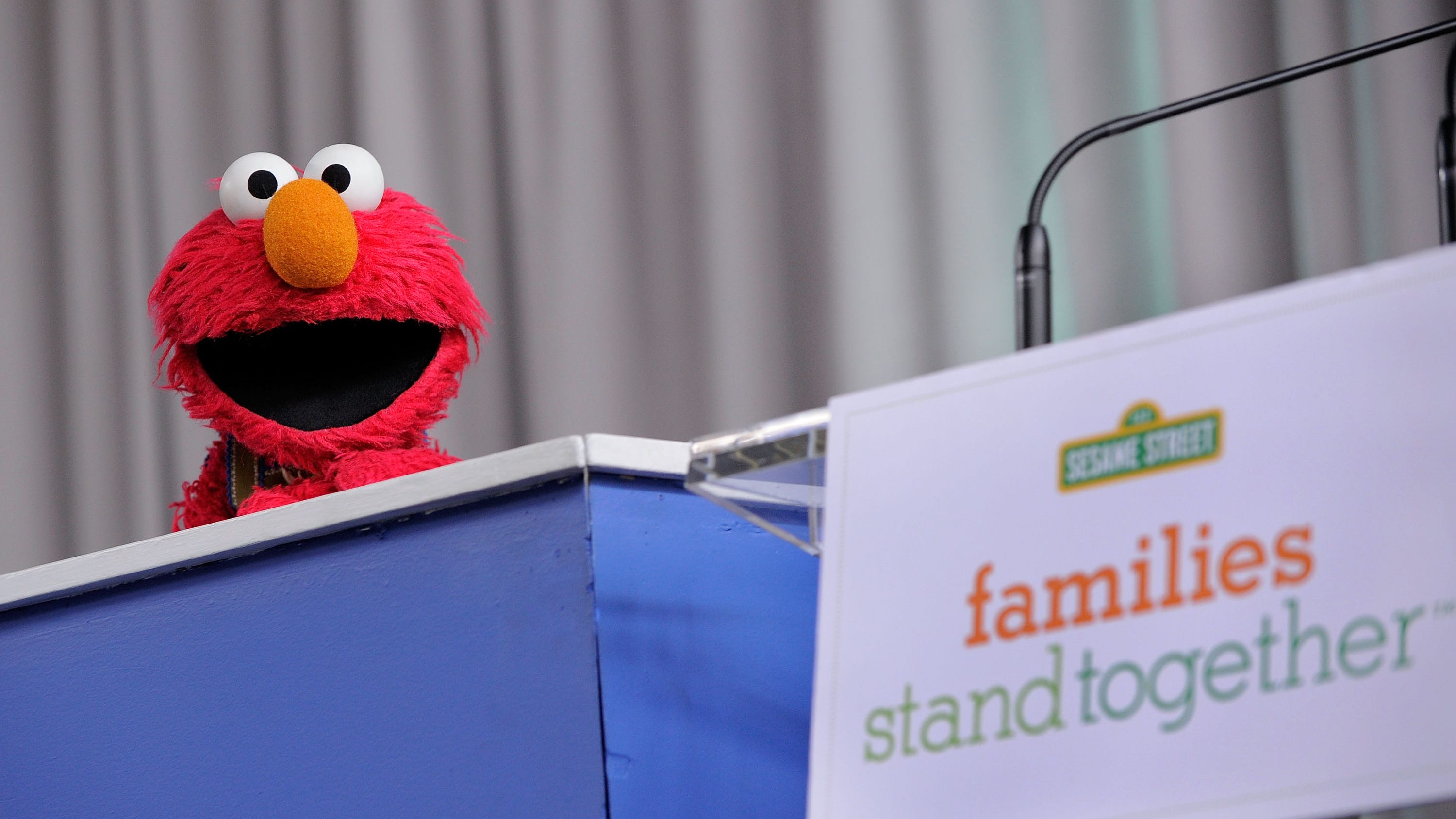 Elmo, 3, gets vaccinated as an example to kids