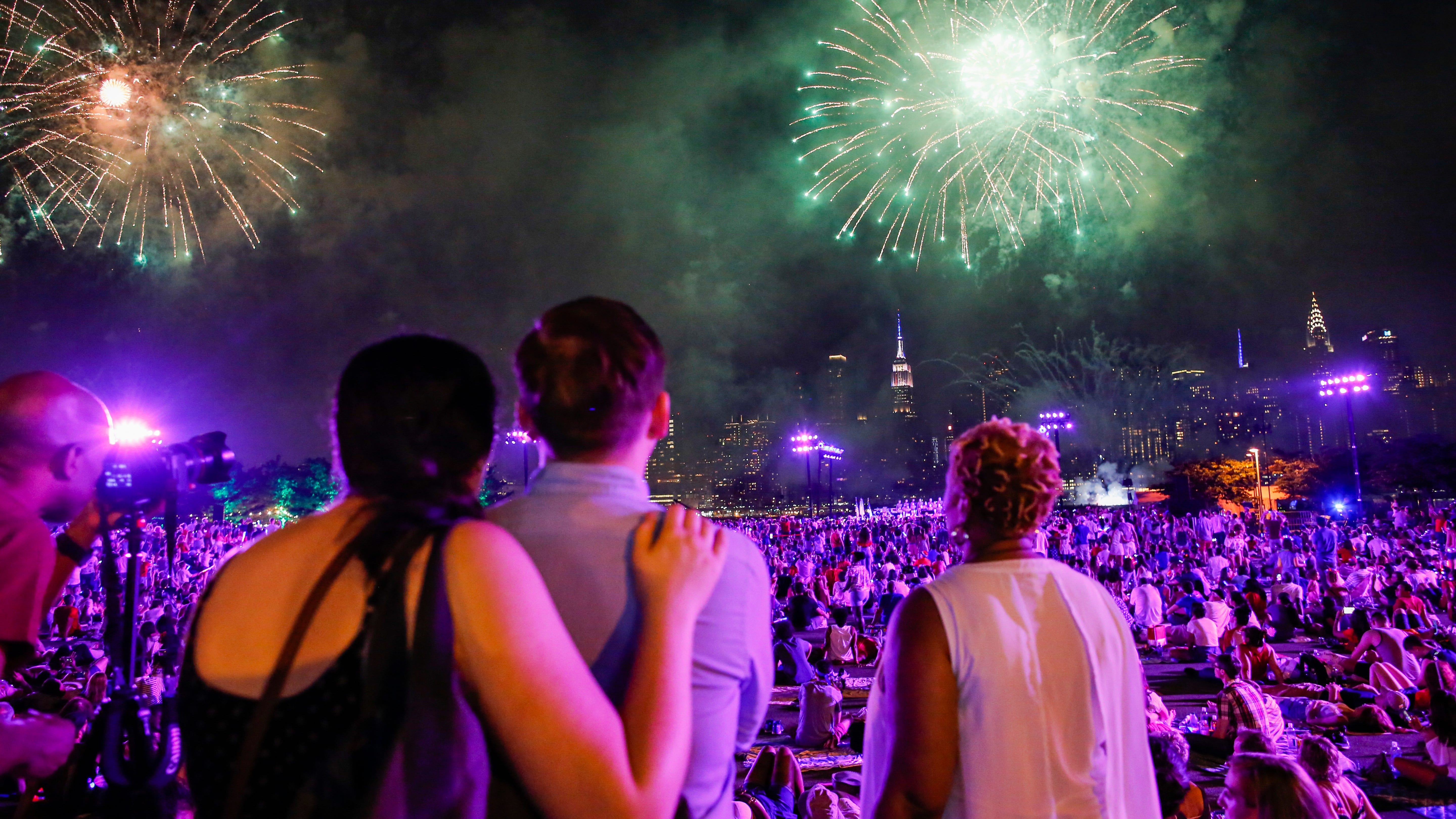 Back on! Macy's Fourth of July fireworks to be 'biggest' ever as crowds return: de Blasio