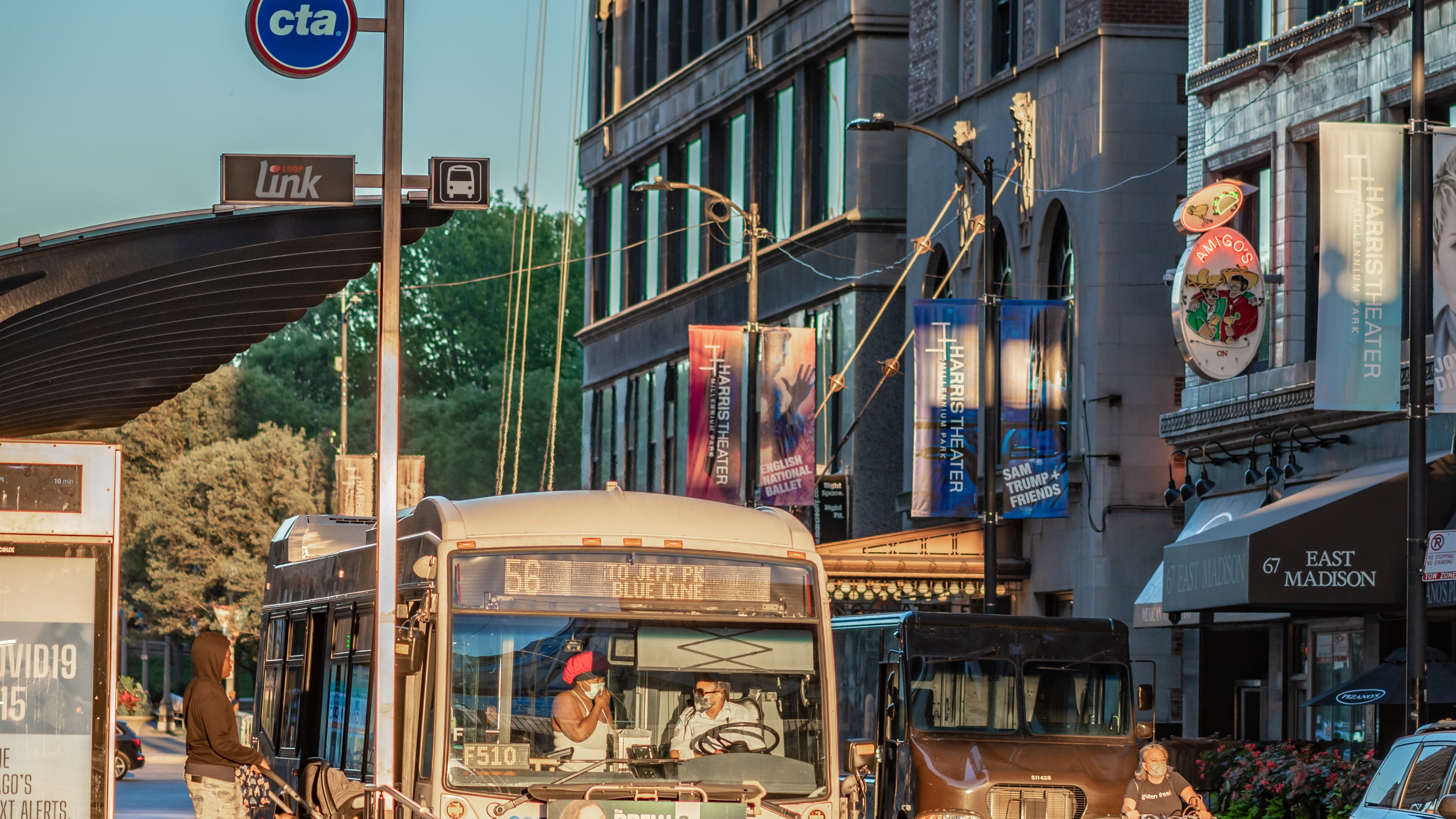 CTA bus driver stabbed trying to stop pickpocketer in Lincoln Park