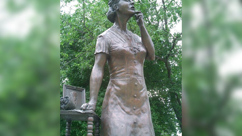 Gold Star Mother Memorial to be dedicated on Mother's Day