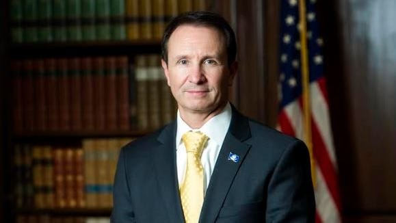 Landry signs welfare reform legislation