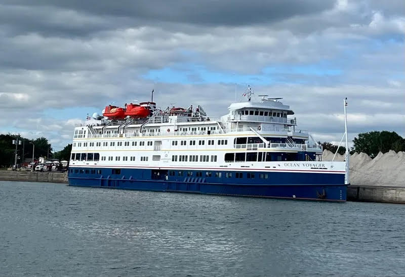 Great Lakes passenger cruise ship