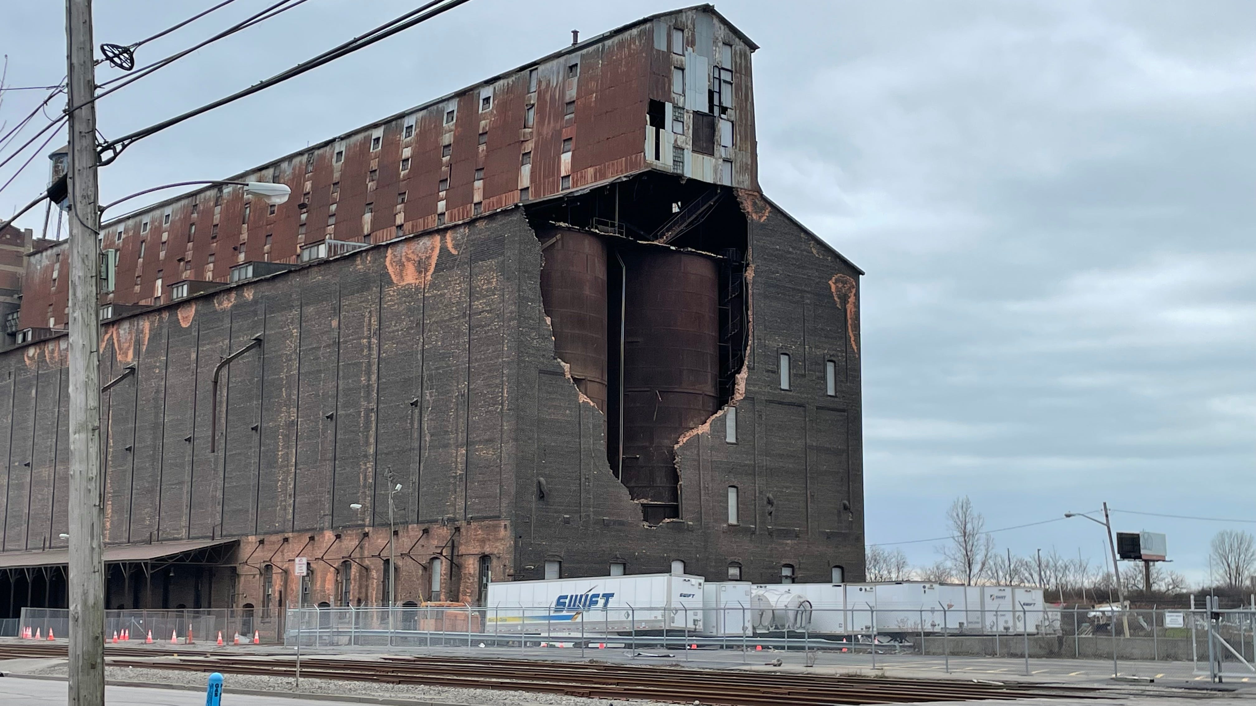 Temporary reprieve for demolition of the Great Northern grain elevator