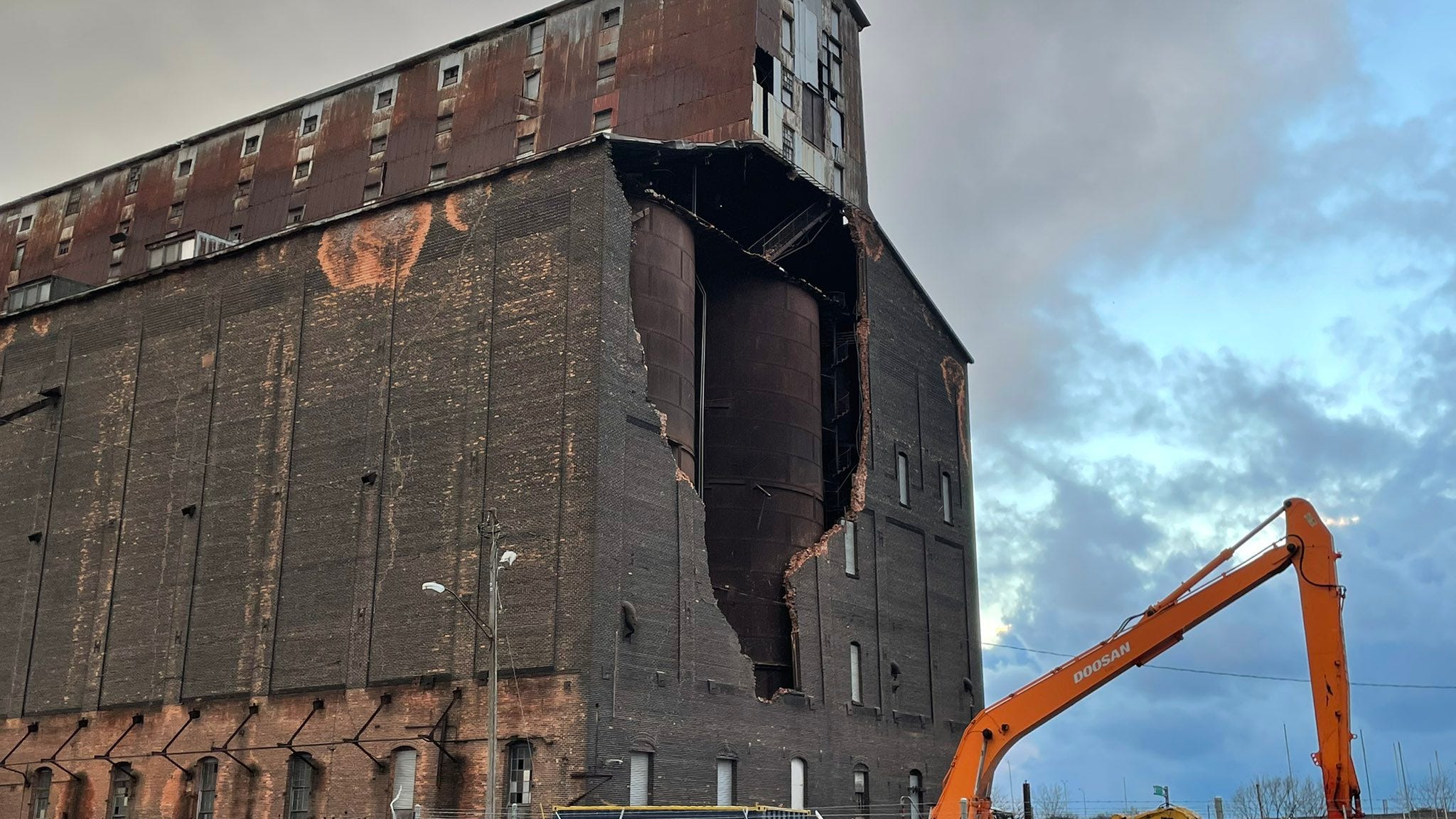 Judge approves Great Northern grain elevator demolition