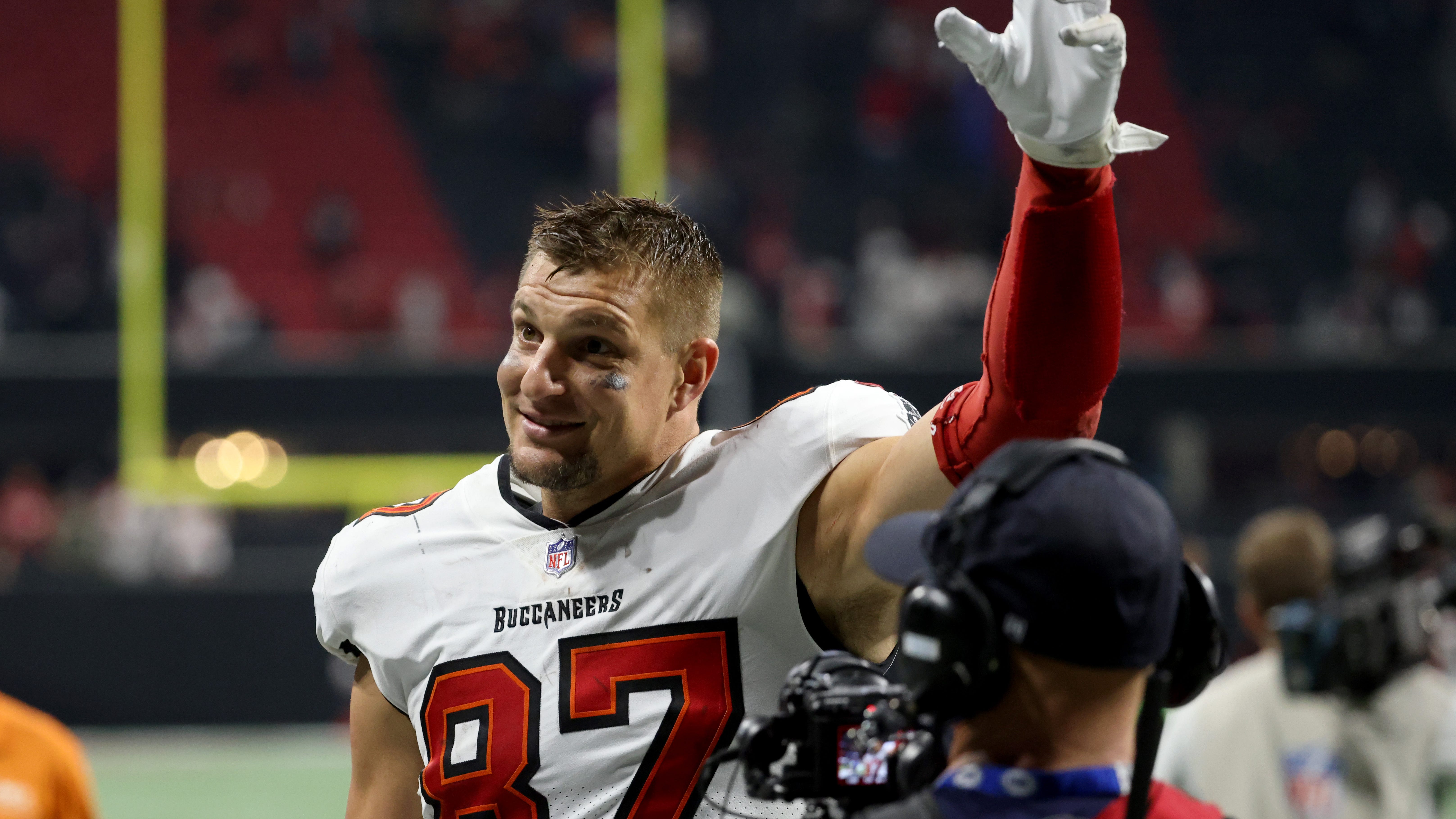 Gronk rips Aaron Rodgers for boasting about MVPs