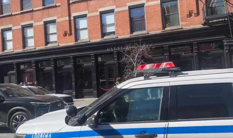 Citizen App video shows police responding to a Gucci store that was robbed on Monday in the Meatpacking District.