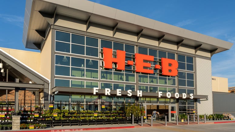 Texas driver turns massive HEB shopping cart into drivable vehicle