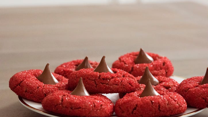 Hershey's responds to backlash following new twist on classic holiday ad