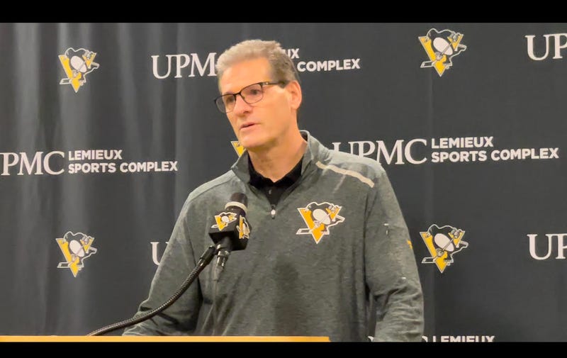 Pens GM Ron Hextall at podium