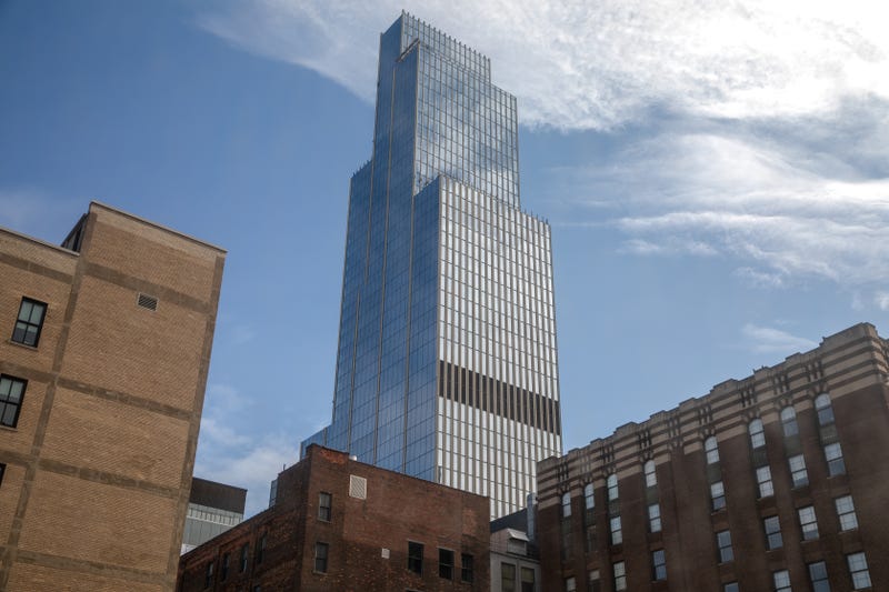 Facade of Hudson's Detroit tower now complete