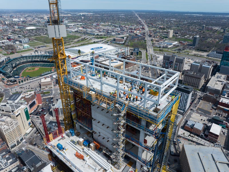 Hudson's site tower reaches final height as last steel beam installed.