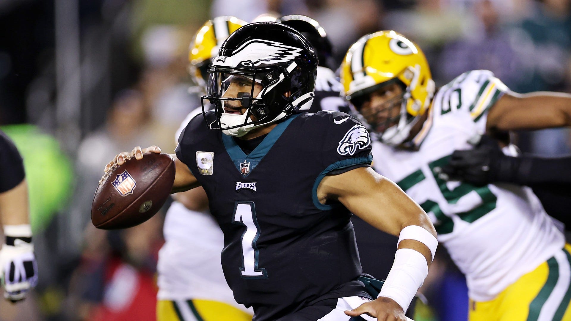 Jalen Hurts turns in MVP performance in much-needed Eagles win over Packers