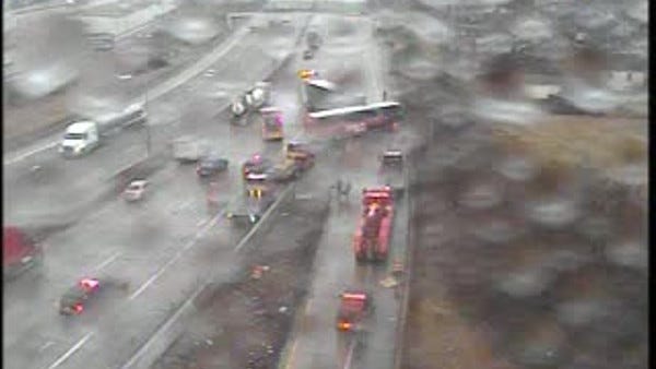 Bus slams into jackknifed semi truck on NB I-75, causing major traffic delays