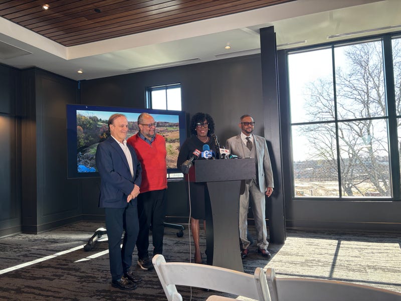 From left: Vice Chair Alan Kessler and Chair Kevin Vaughn of PICA, Mayor Parker and Curtis Jones