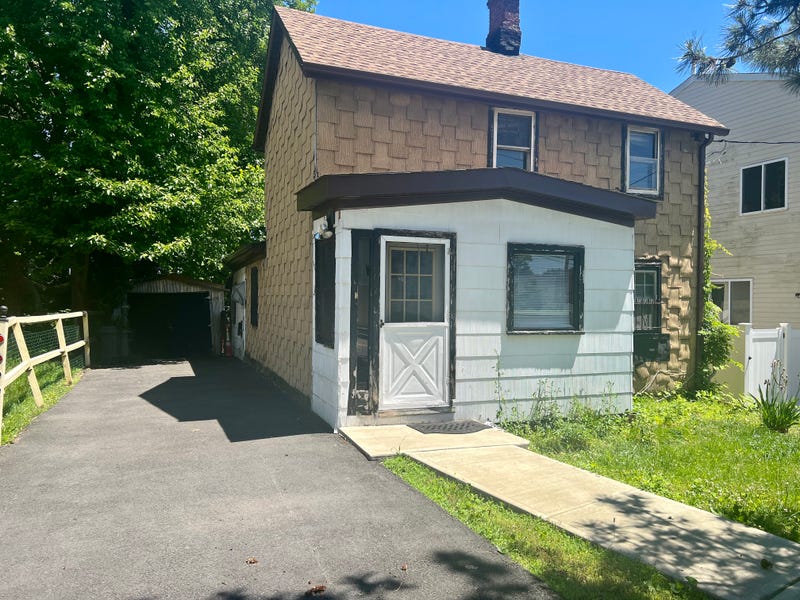 Landmarked house at Sandy Ground