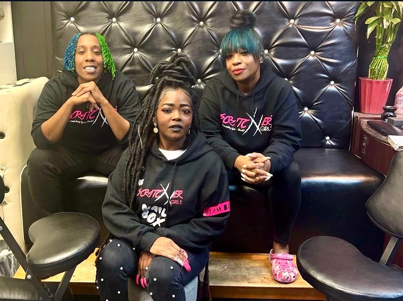 Toni and her daughters, Pashun and Keioko, the Scratchergirls