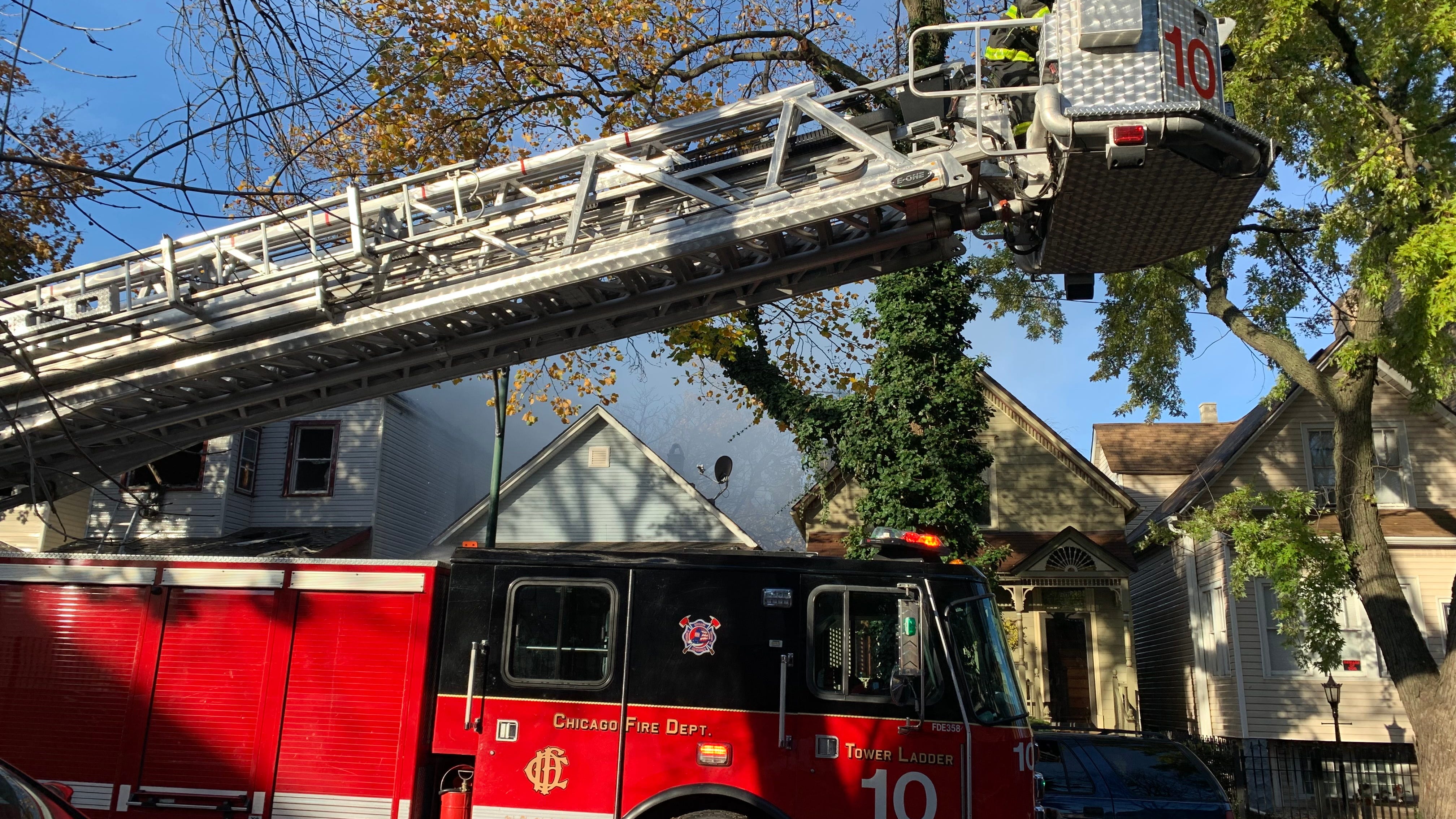 4 houses in Logan Square catch on fire: CFD