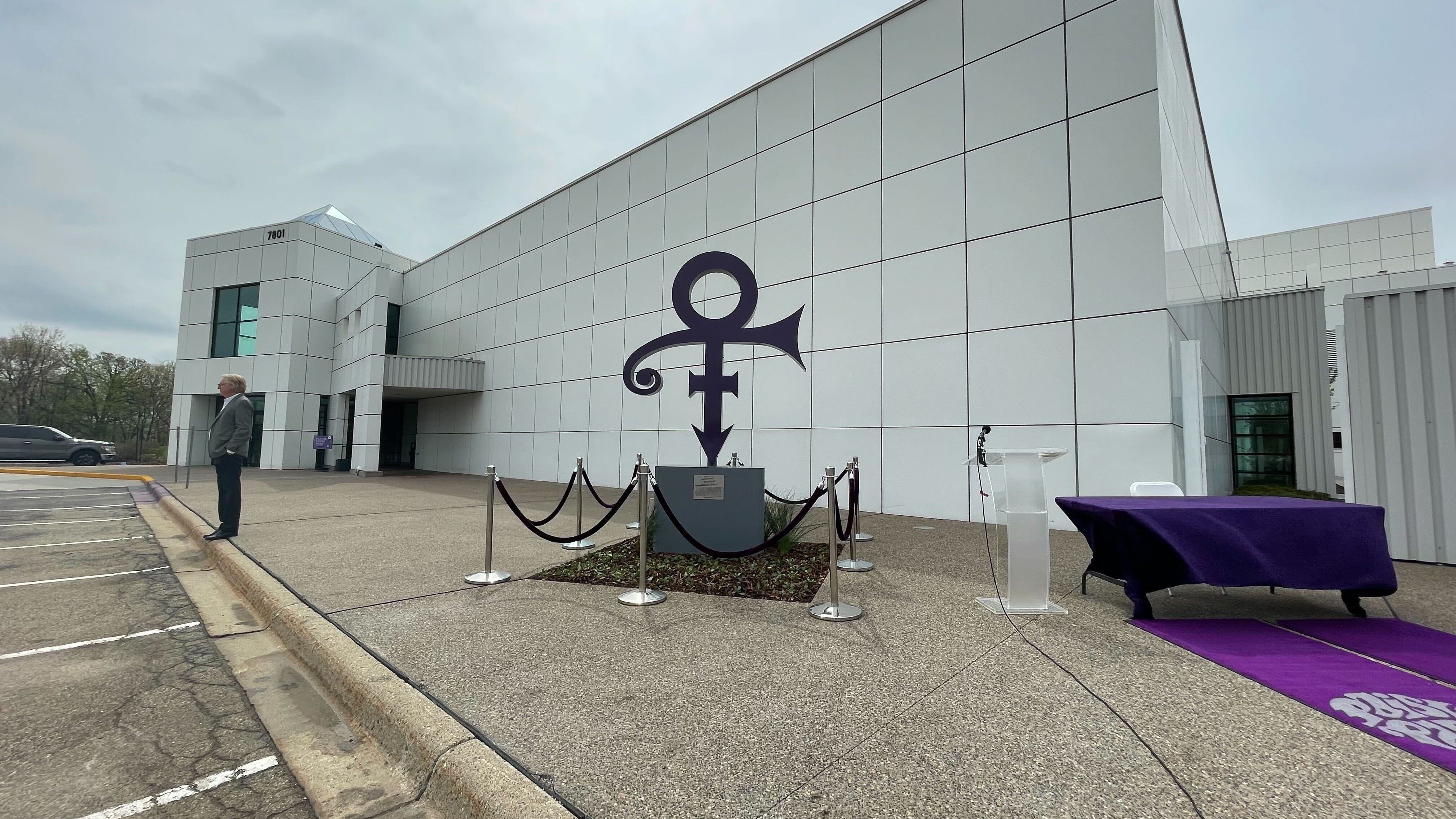 Governor signs "Prince Rogers Nelson Memorial Highway" bill