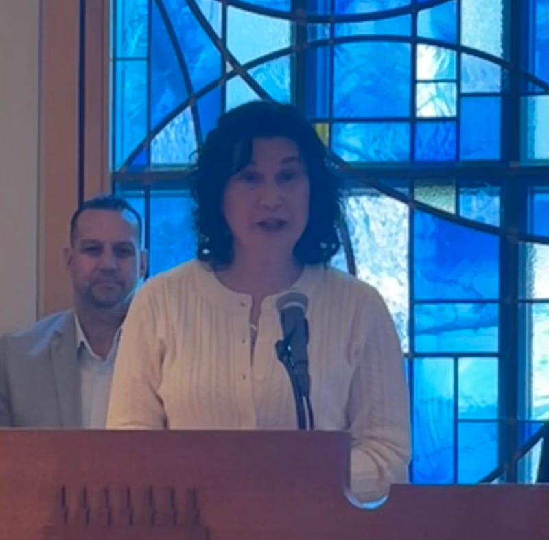 Chicago Ald. Debra Silverstein (50th Ward) speaks at Chicago Sinai Synagogue. 