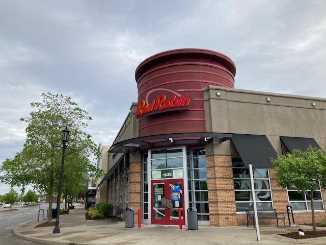 Settler's Ridge Red Robin location in Robinson Township