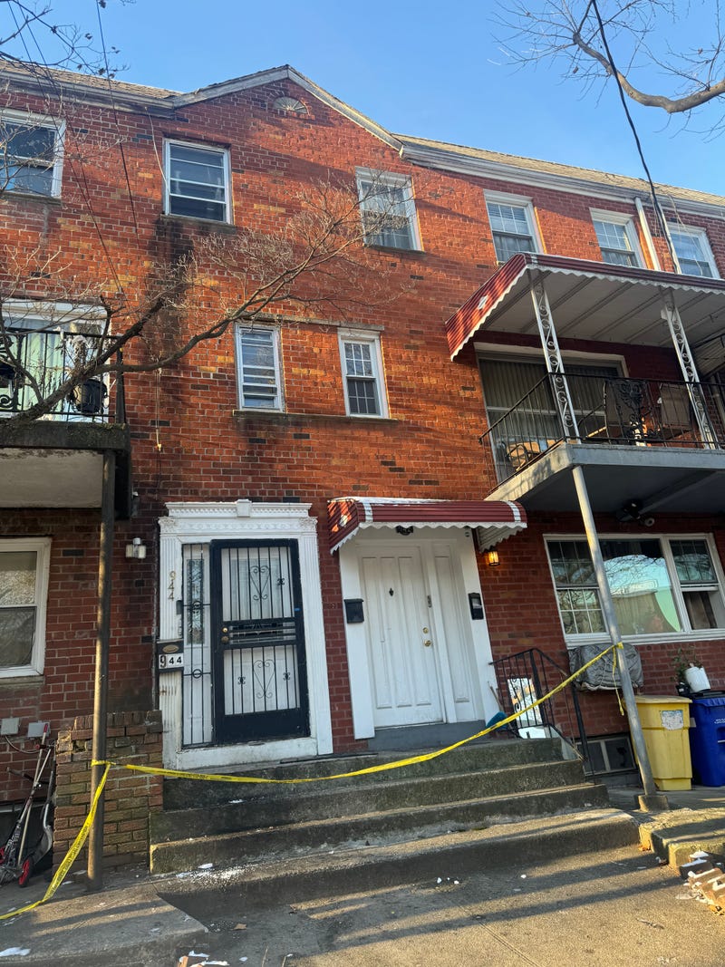 woman stabbed at East 81st Street in Canarsie