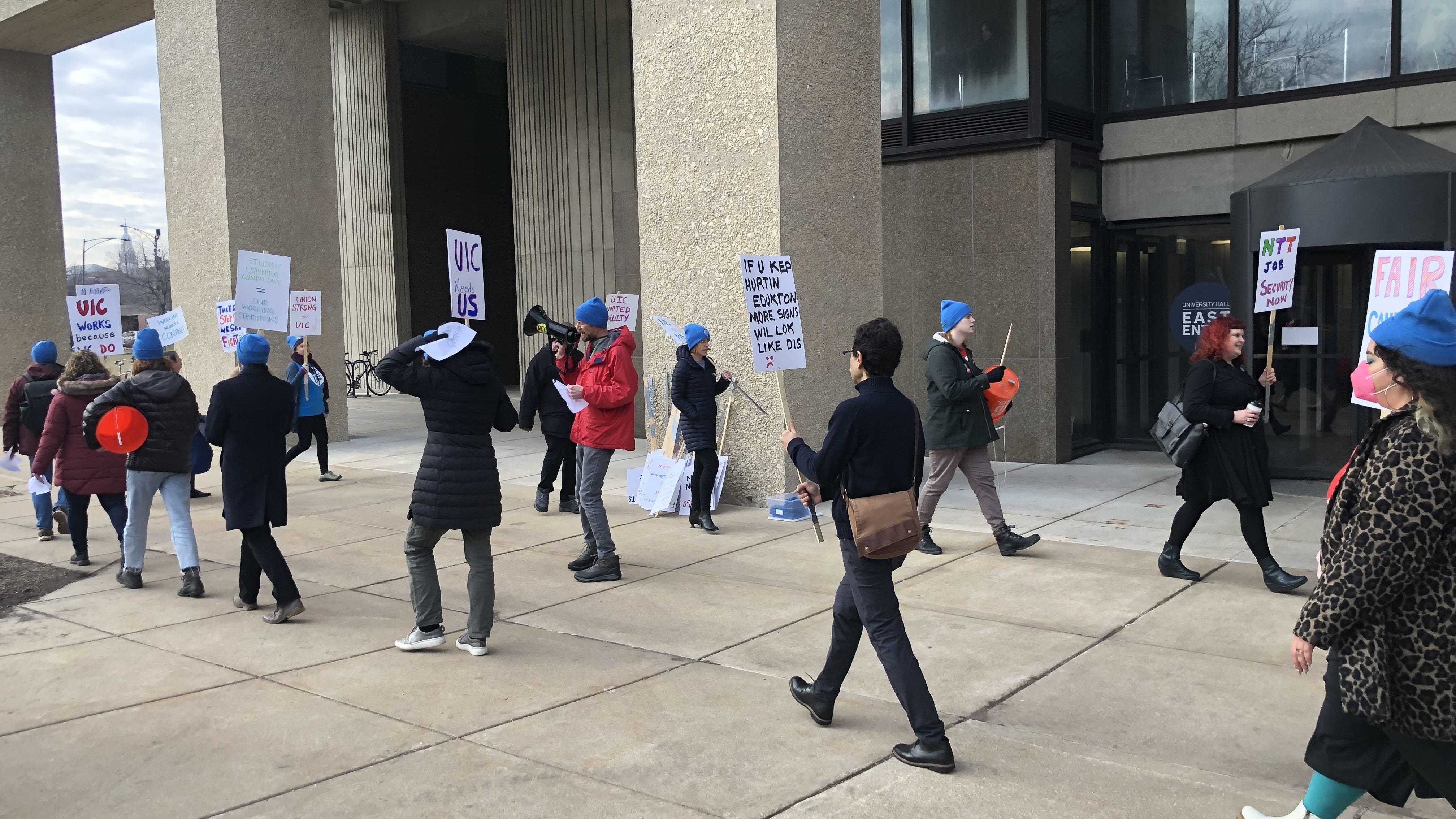 UIC faculty demonstrate ahead of next week's planned strike