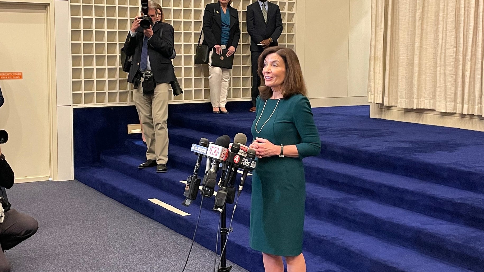 Hochul: Bills stadium talks 'right on track'