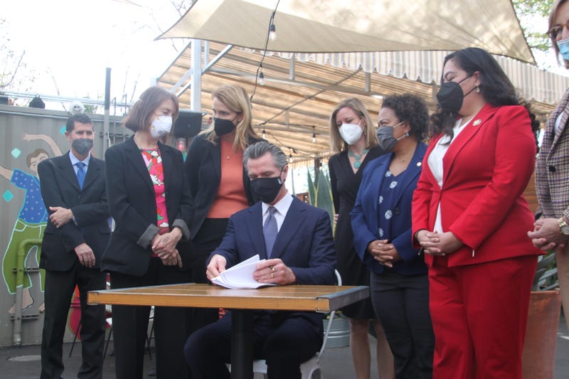 The governor was joined by state and county legislative leaders at Nido’s Backyard restaurant in Oakland to announce the extension of paid sick leave.