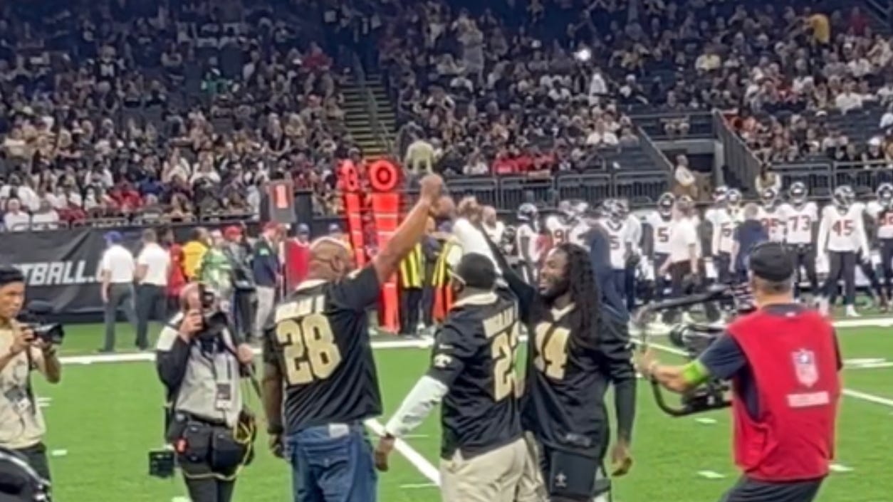 Watch: Saints legends Mark Ingram, Deuce McAllister join Alvin Kamara for special Who Dat