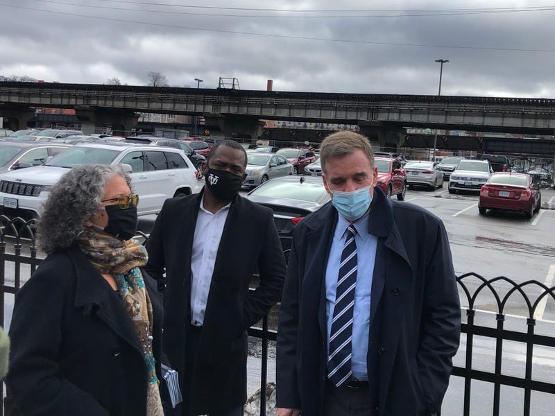 Mark Warner Visits Richmond in January.