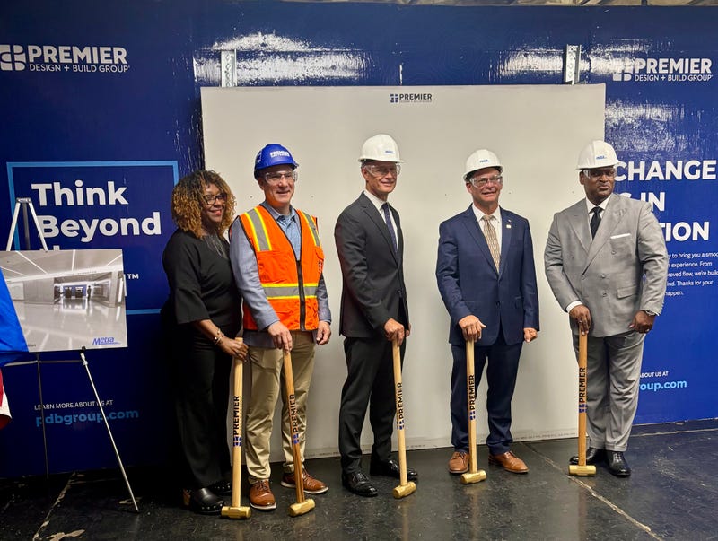 Metra and Premier leaders at groundbreaking