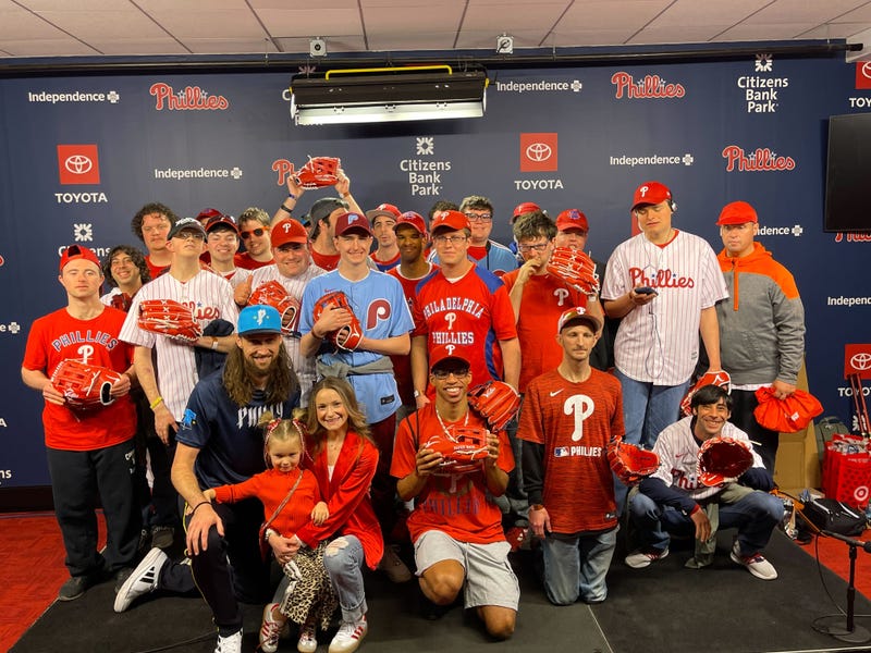 Newtown-Edgmont Angels posing with Phillies relief pitcher Matt Strahm, his wife and daughter