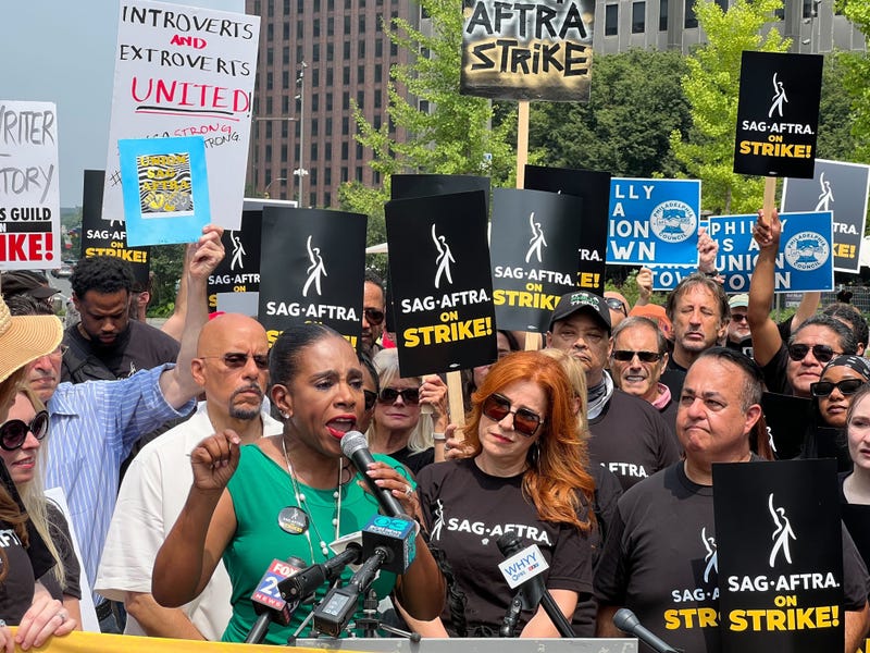 Pa. Sen. Vincent Hughes and actresses Sheryl Lee Ralph and Lisa Ann Walter, of “Abbott Elementary,” join dozens of SAG-AFTRA union members and supporters
