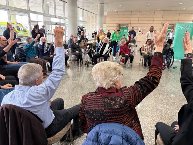 Parkinson's patients move to the music of Neil Diamond