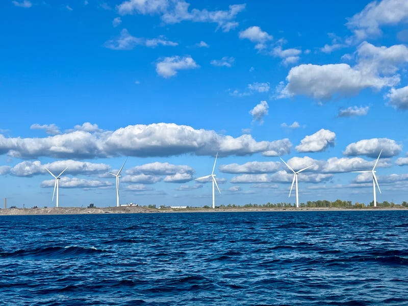 Lake Erie wind turbines