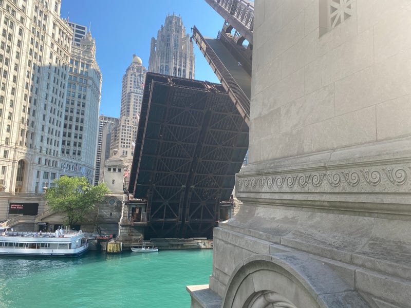 Fall bridge lifts begin along Chicago River for boats