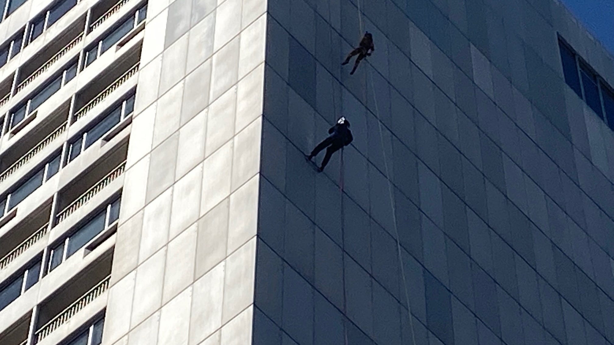 PHOTOS: Rappelling down the side of a San Francisco skyscraper