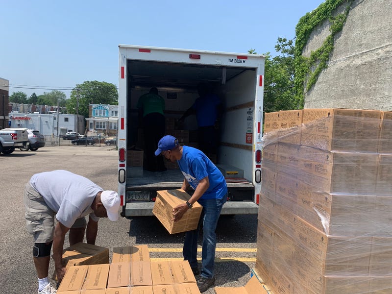 Chosen 300 Ministries distributing food to those in the Delaware Valley area.