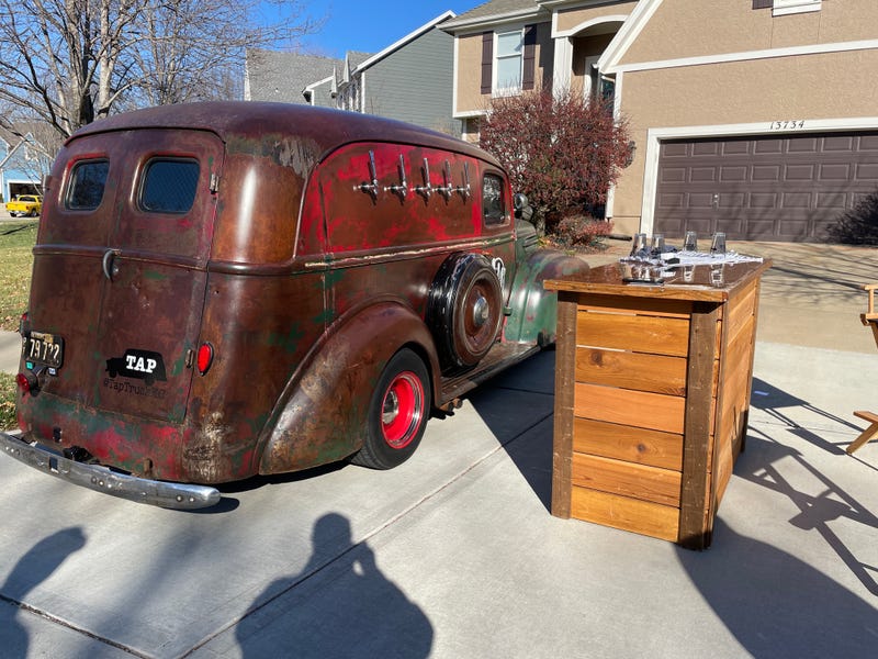 A new business is mixing history with a mobile bar
