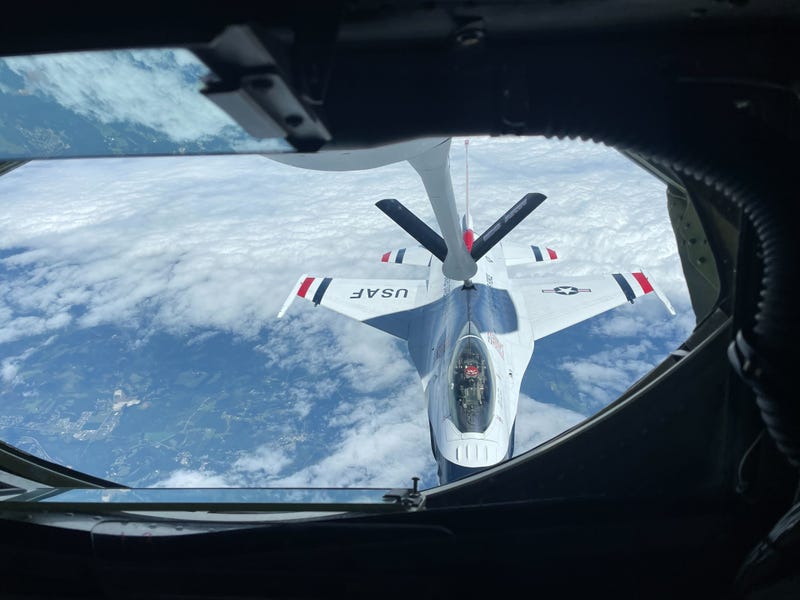 Thunderbirds get some practice in leading up to Chicago Air and Water Show