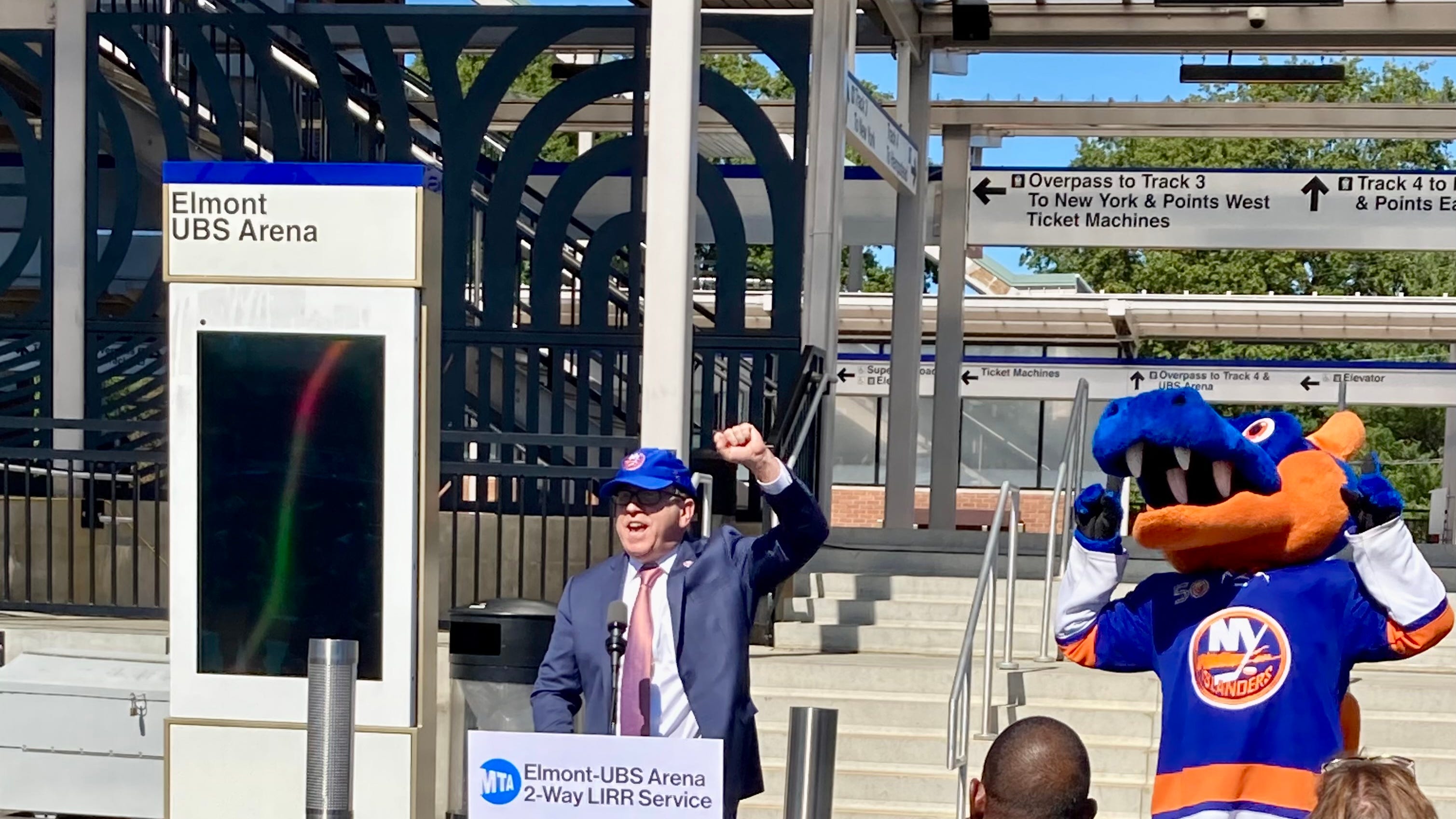 Schwartz: LIRR now a real option for Islanders fans on Long Island to get to UBS Arena