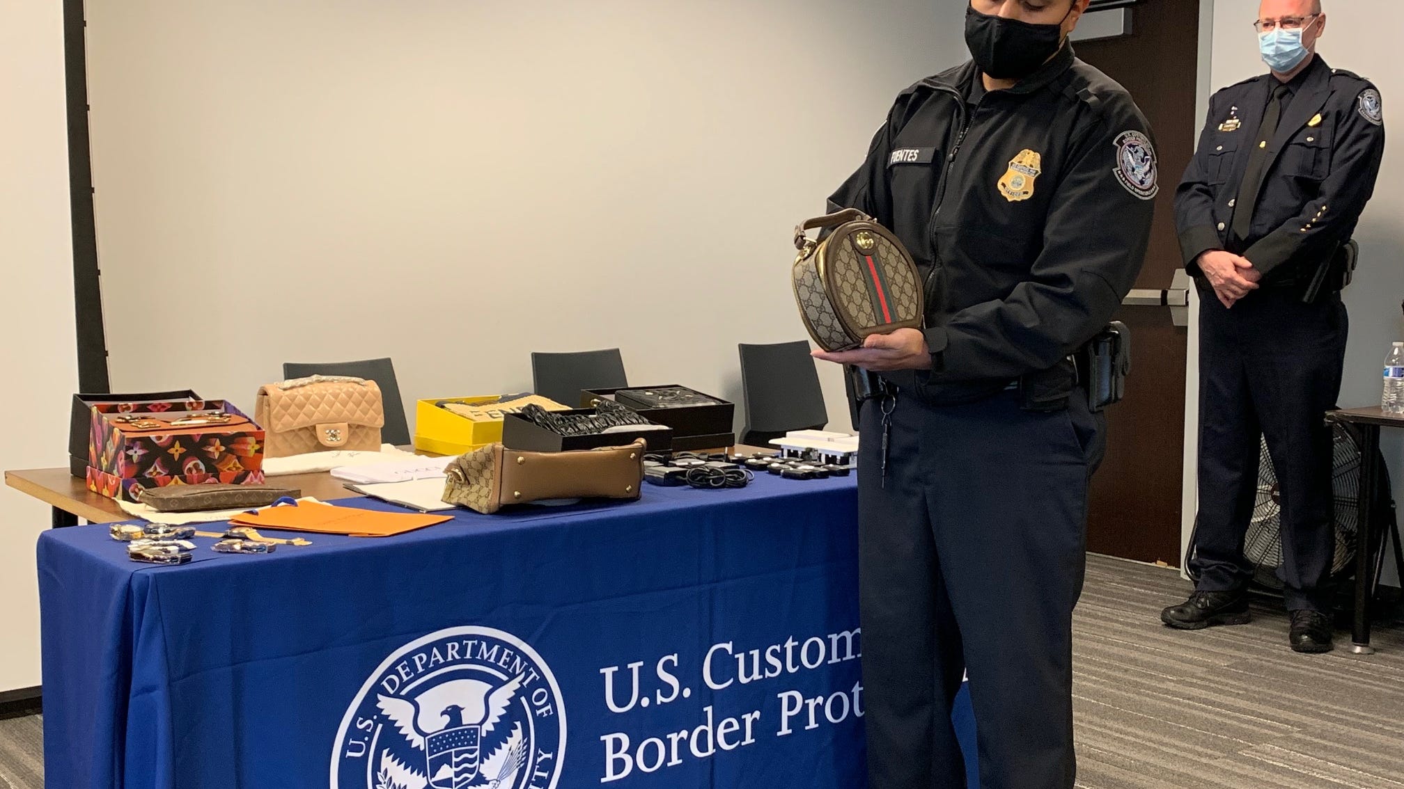 Feds recommend holiday shopping with reputable retailers as more counterfeit goods hit market