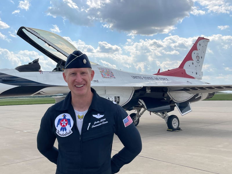 Thunderbirds get some practice in leading up to Chicago Air and Water Show
